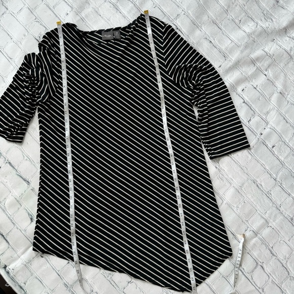 Chico’s Travelers black white stripes asymmetrical hem tunic top size 2 - Picture 8 of 9